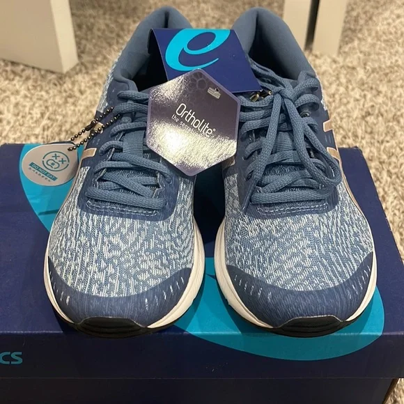 ASICS - Picture 6 of 6